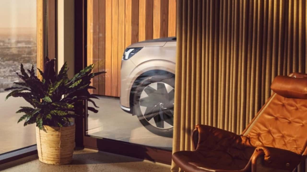 volvo em90 electric luxury minivan teasers hint at boxy shape