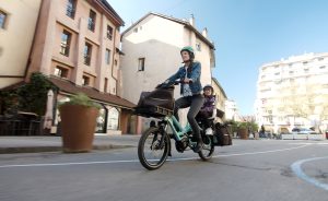 tern hsd gen 2 electric cargo bike: double the bike, half the size 