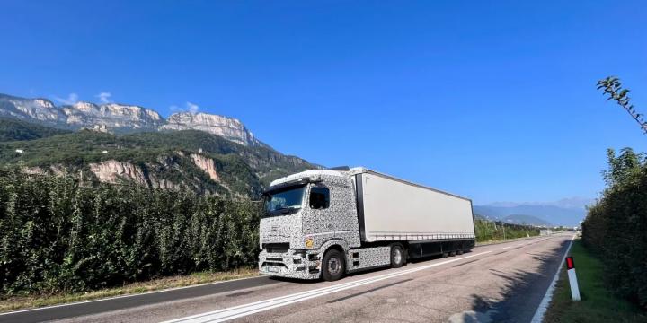 Mercedes e-truck completes 1000 km drive with only 1 charging stop, Indian, Commercial Vehicles, Mercedes, International