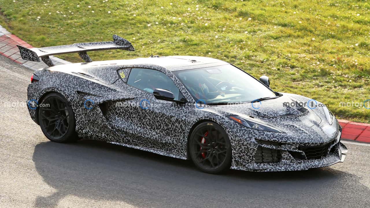 chevy corvette zr1 drops heavy camo as development moves to nurburgring