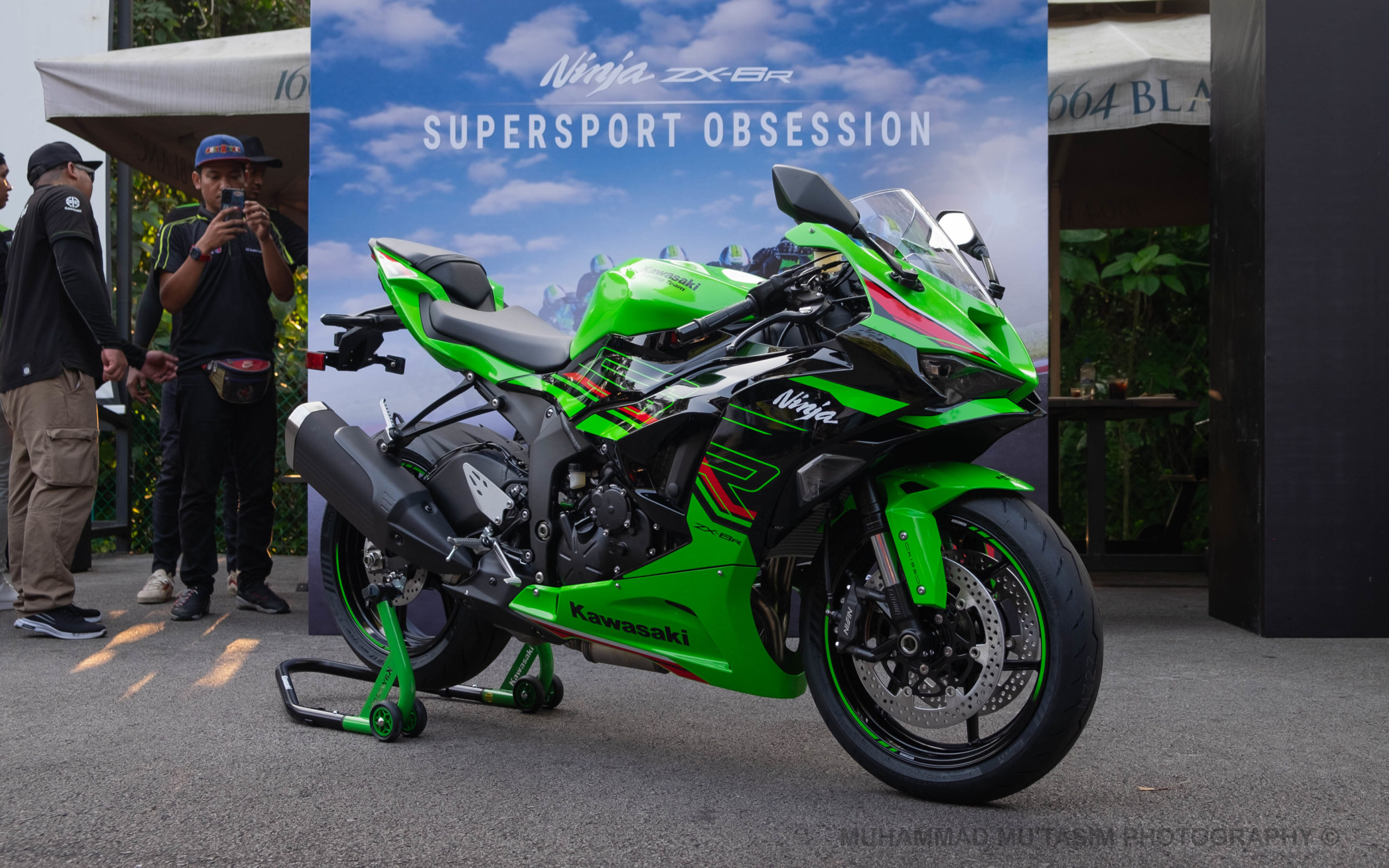 elf lubricant showcases new motorcycle-specific products at kawasaki ninja zx-4rr launch