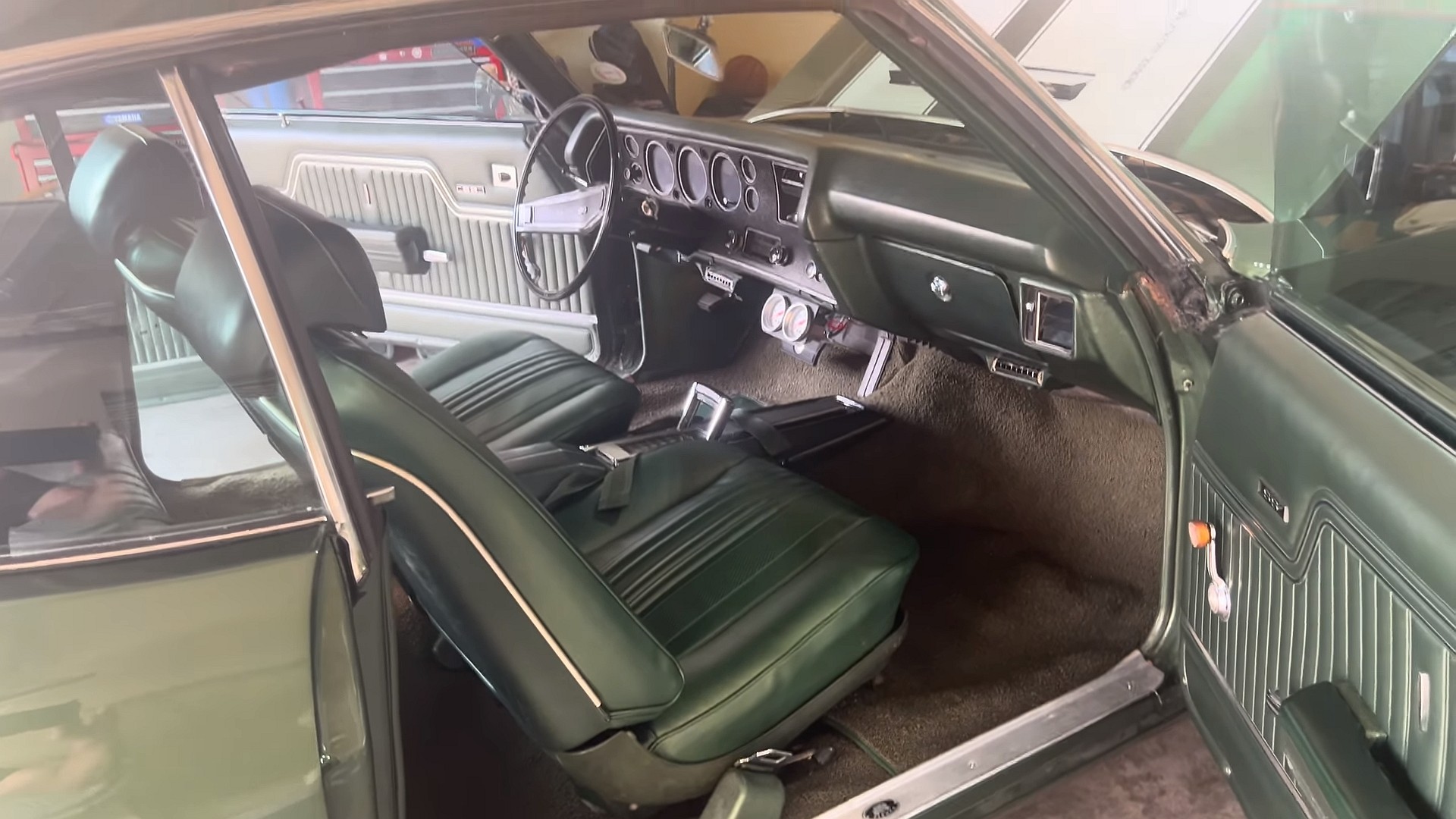 triple green 1970 chevrolet chevelle ss 454 comes with two engines, stunning looks