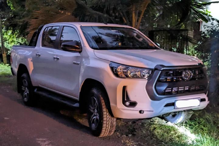 A Fortuner owner adds a Hilux Standard to his garage: 4 pros & 4 cons, Indian, Toyota, Member Content, Toyota Hilux, Toyota Fortuner, Mahindra Thar