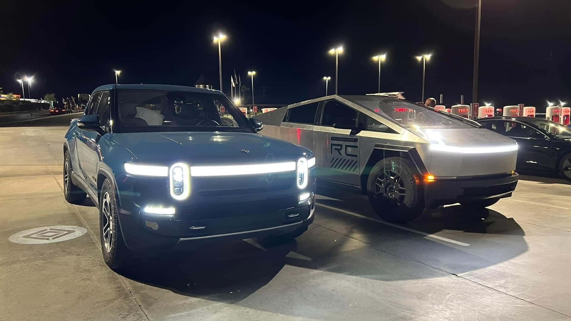 tesla cybertruck spotted next to rivian r1t showing size difference