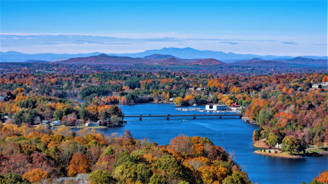 top best lakes to visit in north carolina