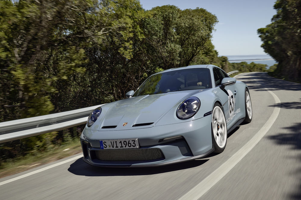 porsche’s electrified 911 expected by mid-2020s, not in 2024