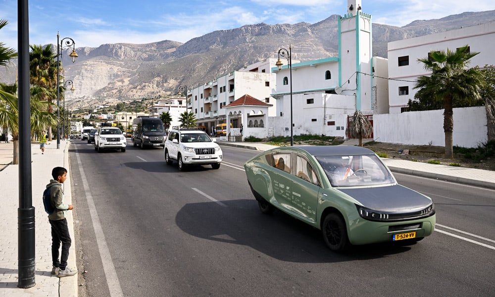 this solar-powered off-road car just drove through the sahara