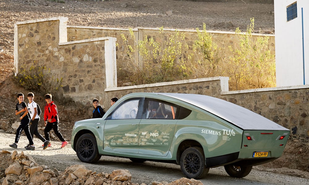 this solar-powered off-road car just drove through the sahara
