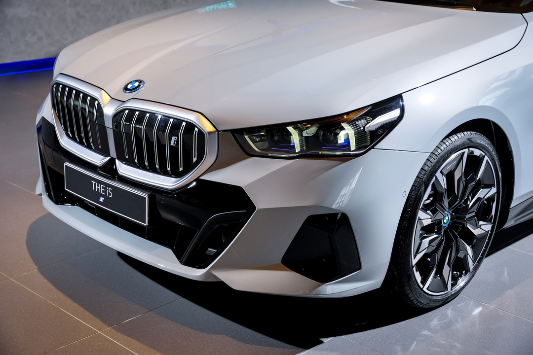 bmw malaysia unveils first-ever all-electric bmw i5 edrive40 – rm420k