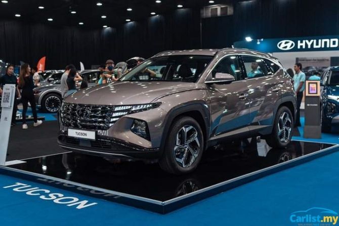 auto news, all-new 2023 hyundai tucson (cbu) & santa fe facelift previewed in malaysia, now open for bookings for rm1,000, official launching later this month