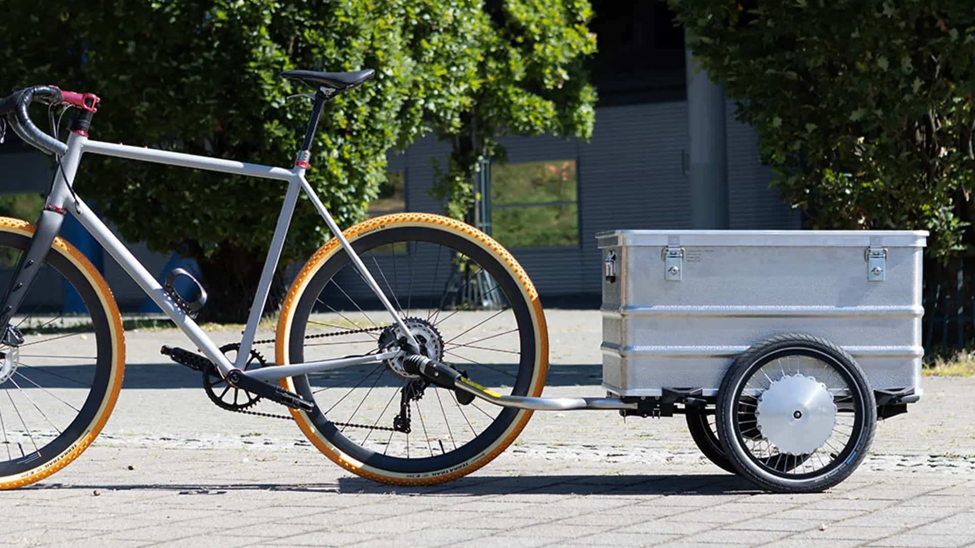 this new bike trailer has two motors to lighten your load