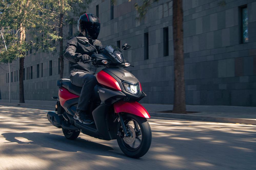 Yamaha’s RayZR scooter boasts light weight, style and hybrid tech