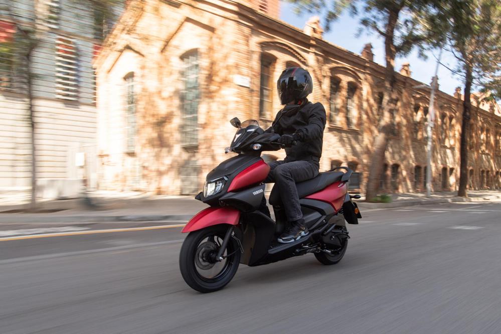 Yamaha’s RayZR scooter boasts light weight, style and hybrid tech