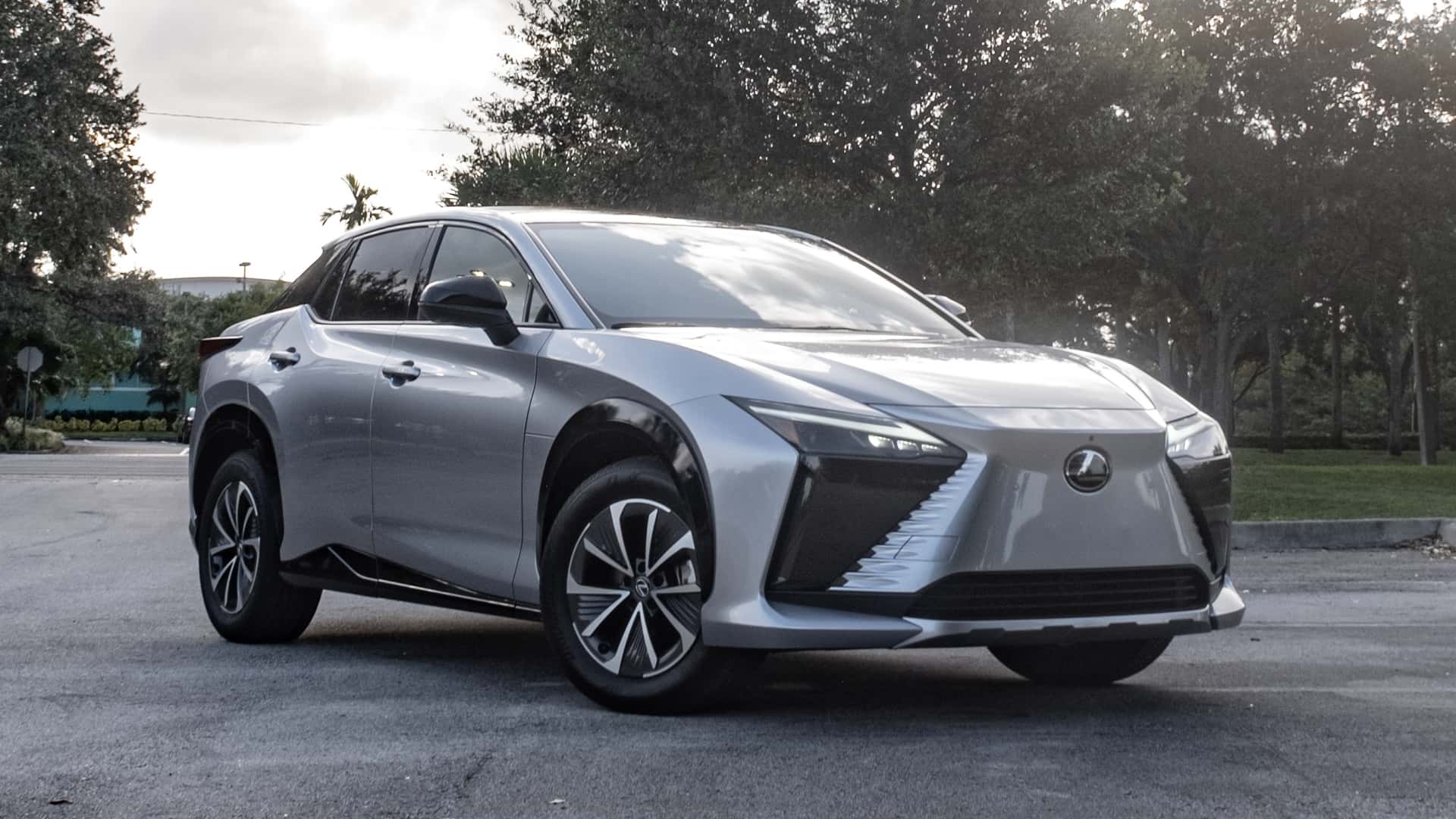 2023 lexus rz gets $15,000 lease cash discount, the biggest one yet