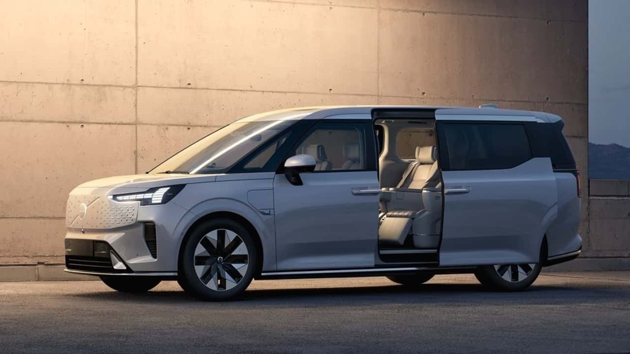 volvo em90 electric minivan has rear-wheel drive and illuminated grille