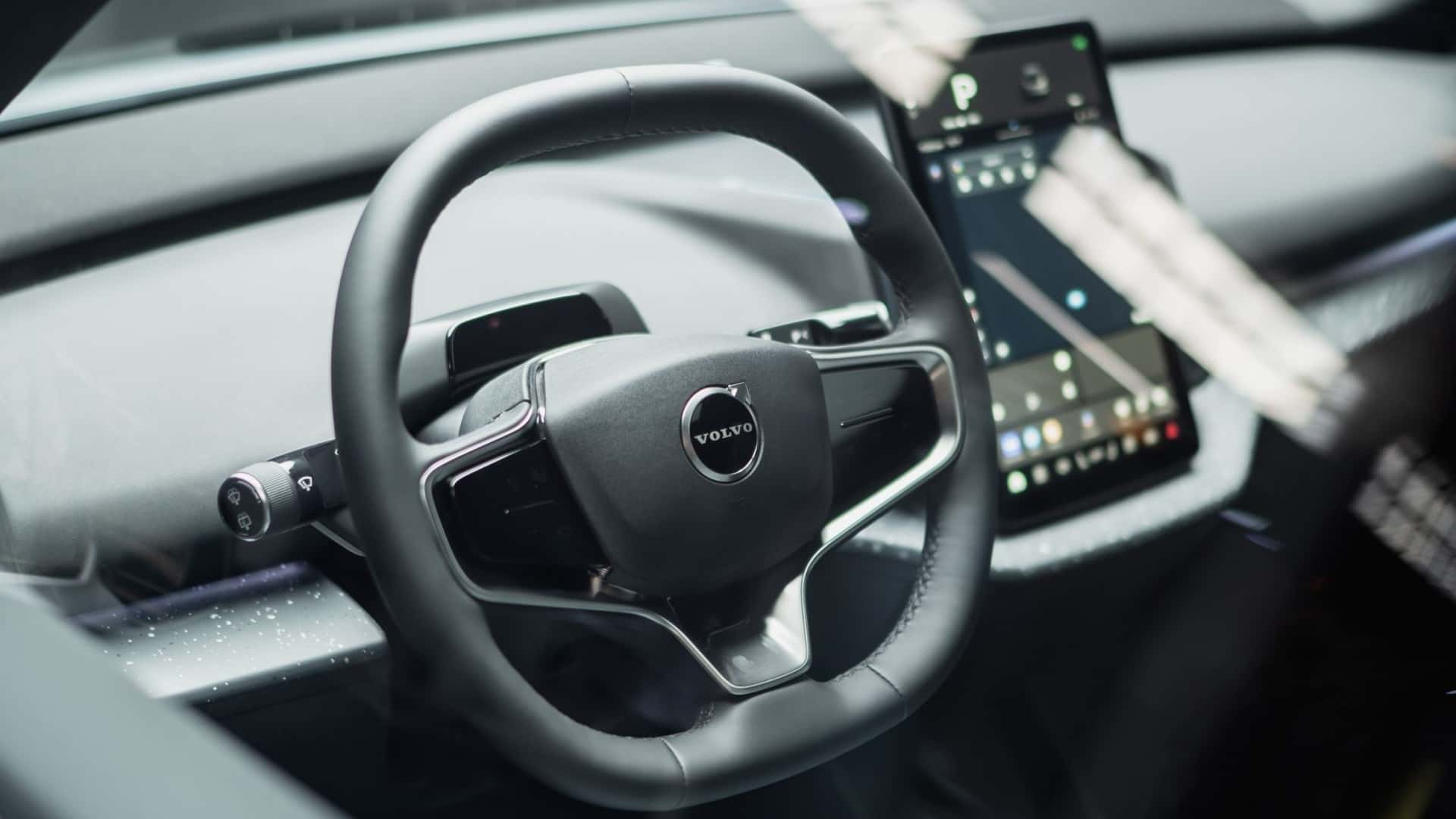 how the volvo ex30's minimalist interface feels to operate