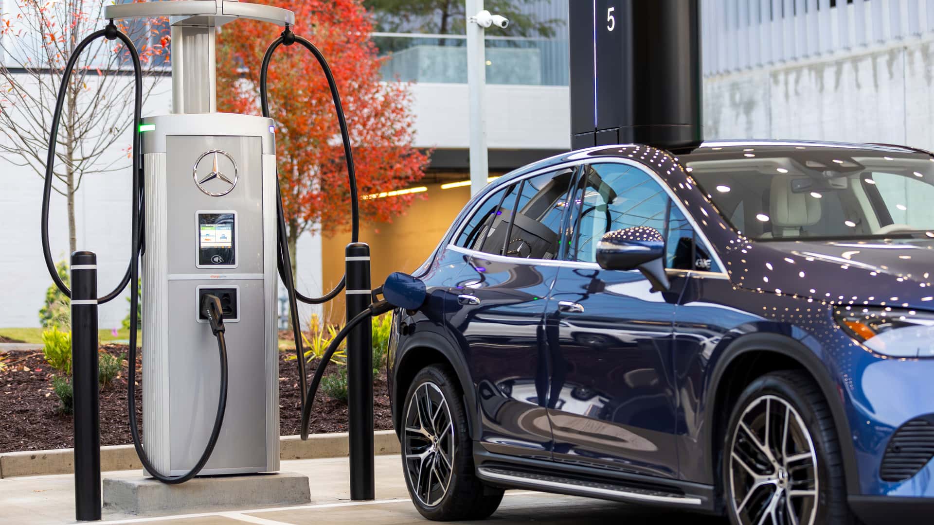 mercedes-benz wants to build north america's fastest ev charging network, starts with 400 kw