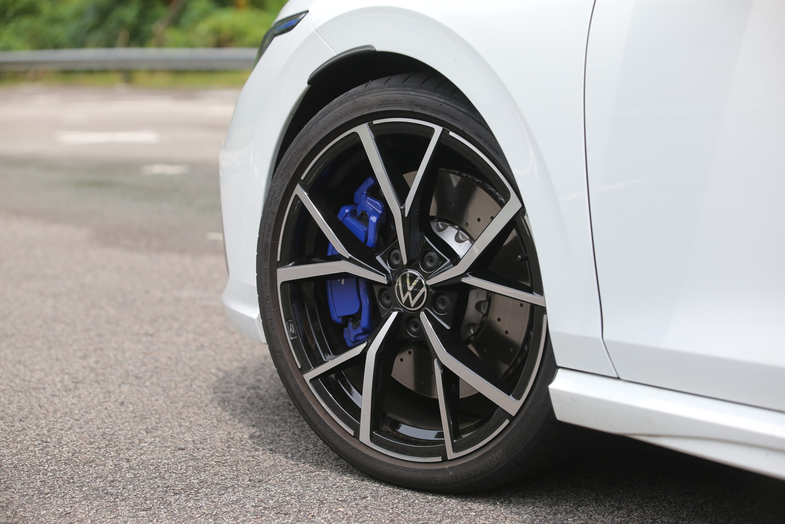 mreview: volkswagen golf r - the hottest of hatches