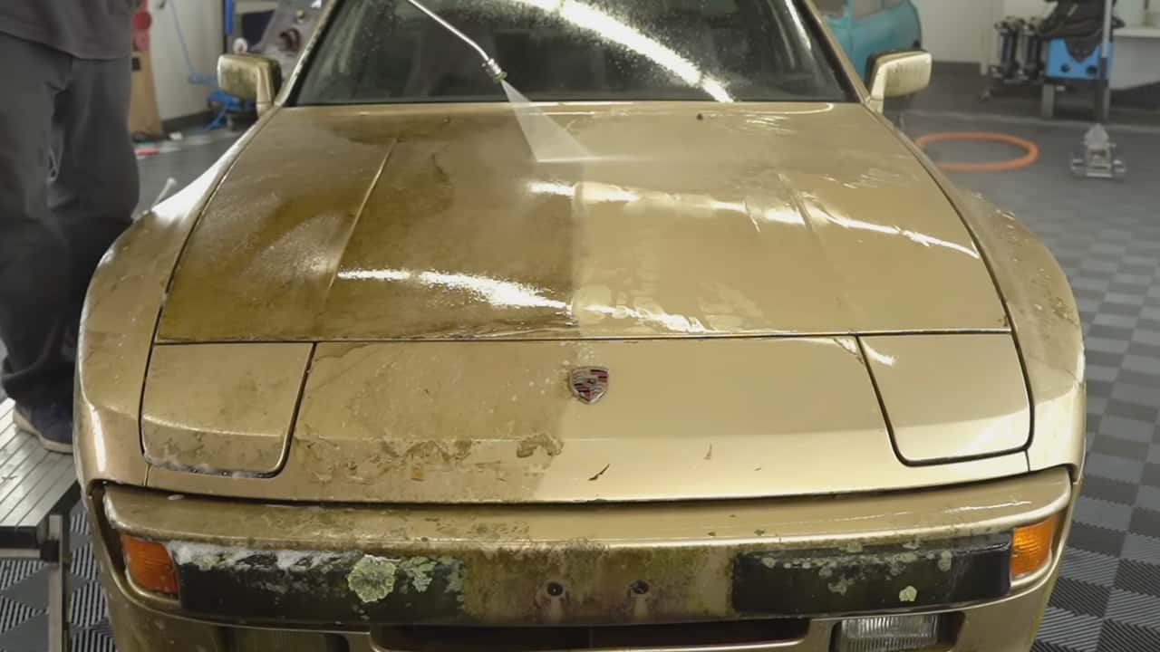 Abandoned Porsche 944 gets detailed