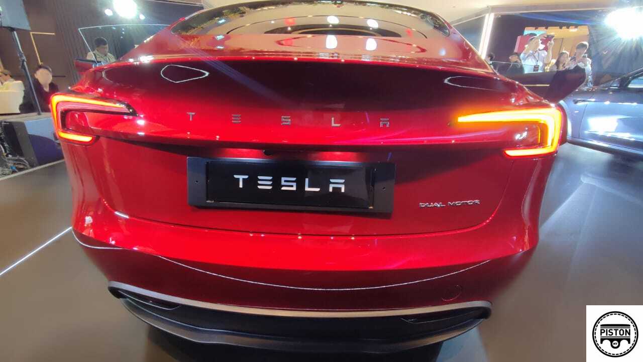 upgraded tesla model 3 ‘highland’ sets sail for malaysia, arrival expected this weekend