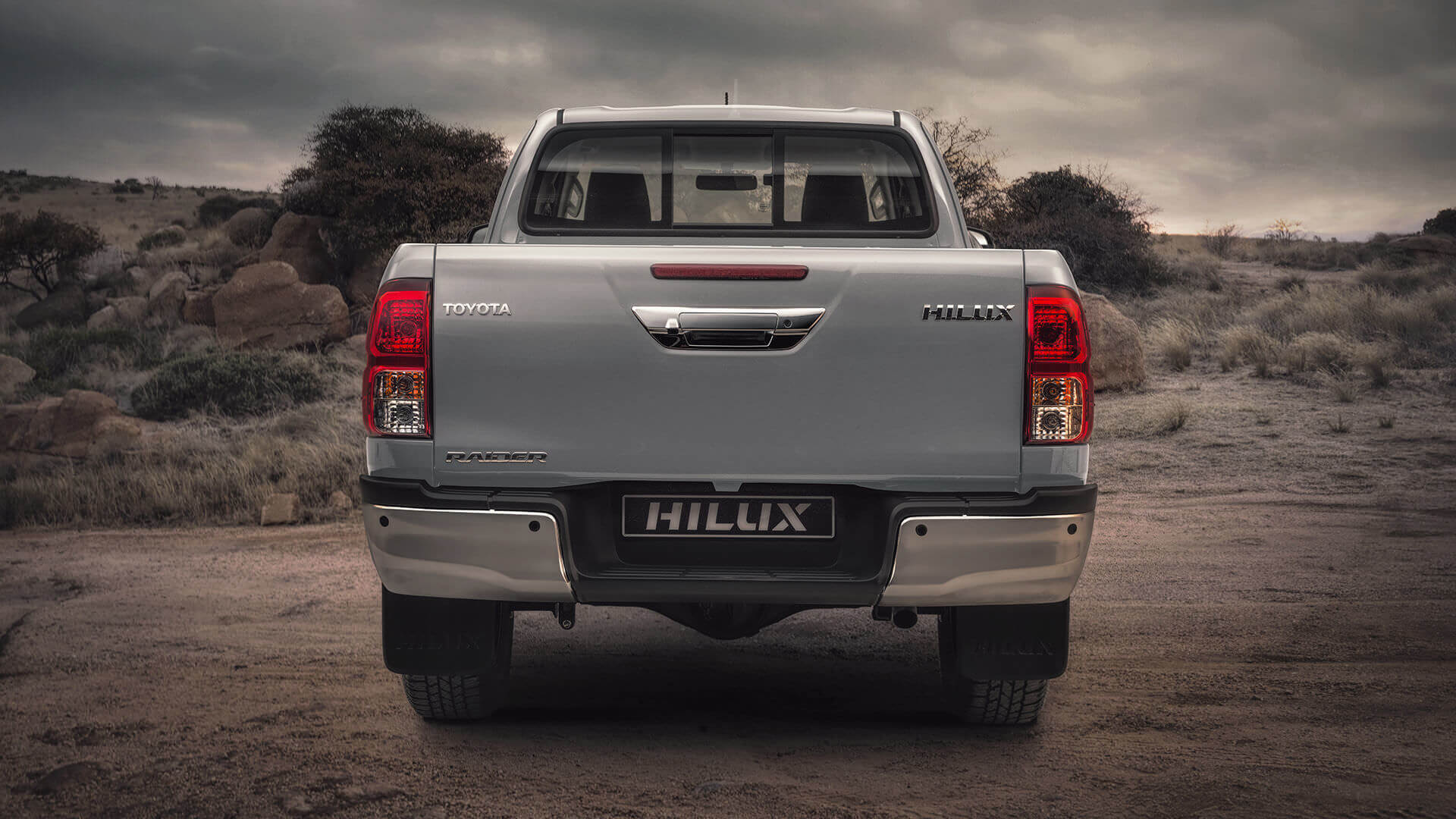 how much weight can the toyota hilux carry?
