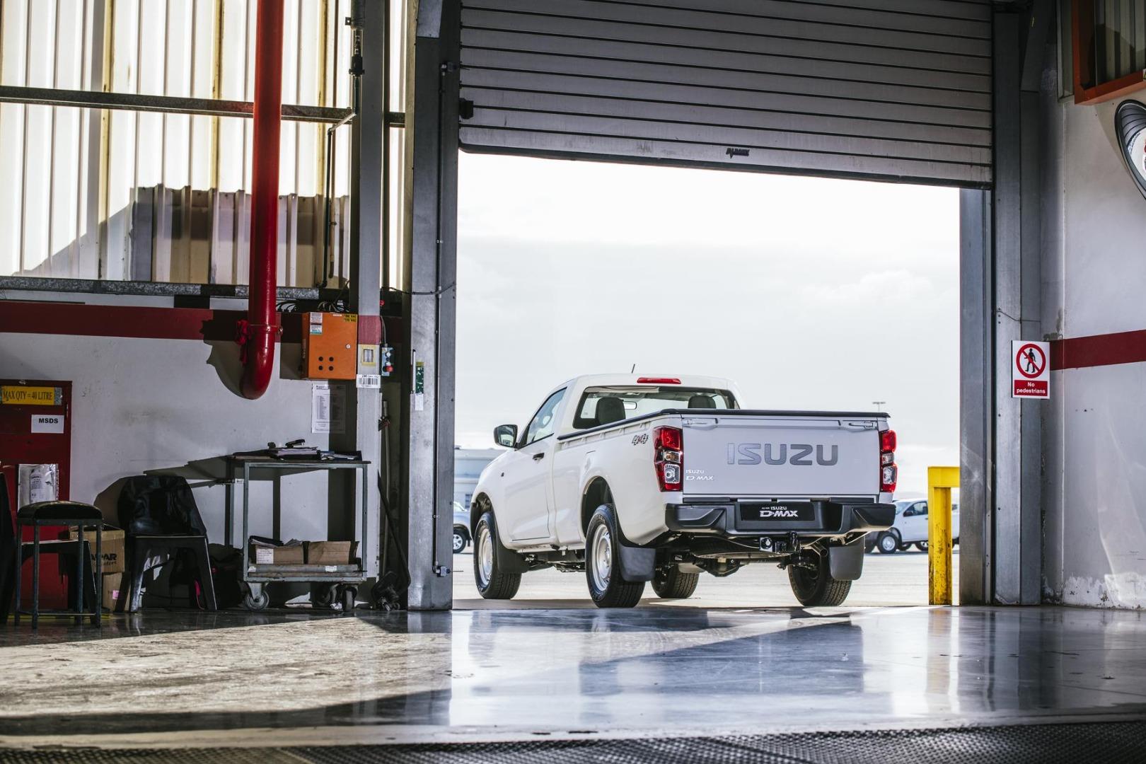 how much weight can the isuzu d-max carry?
