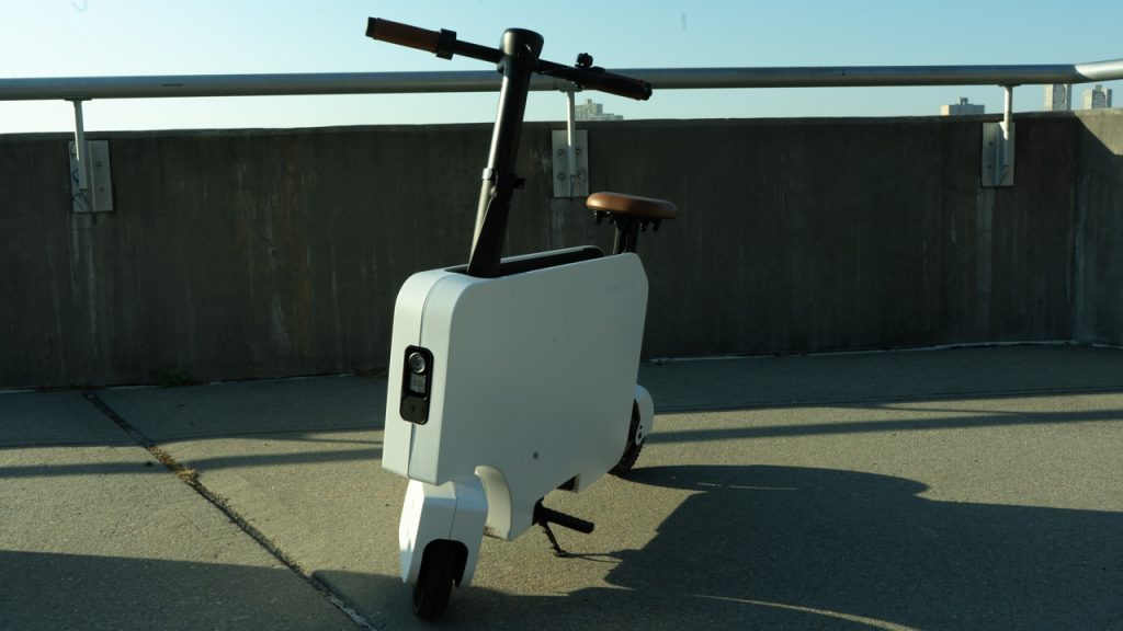 review: test riding honda’s motocompacto electric scooter, aka the battery-powered suitcase