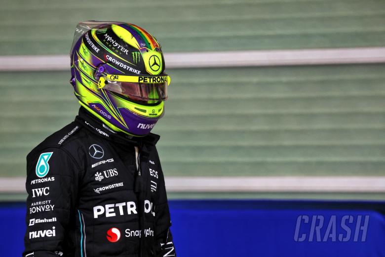 lewis hamilton adamant something’s wrong with his w14: “we set our cars up the same…”