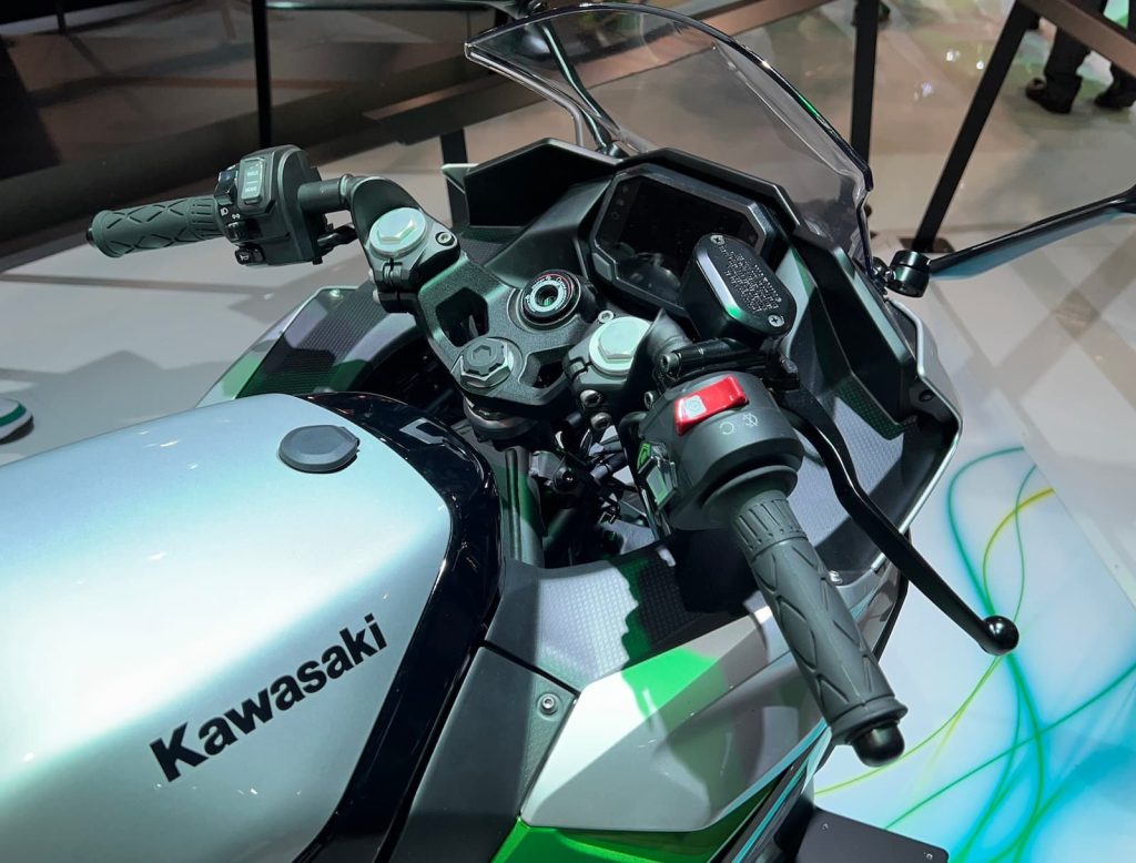 closer look at kawasaki’s new electric motorcycles, the ninja e-1 and z e-1