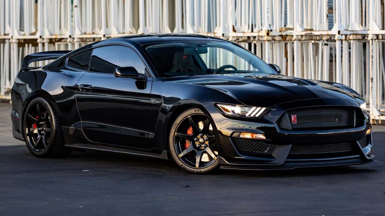 the ford mustang gt350r is as special as modern ponies get