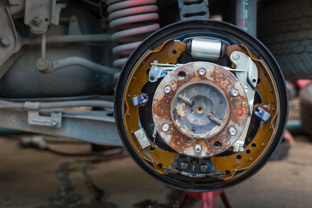 drum brakes vs disc brakes: which one is better for your vehicle?